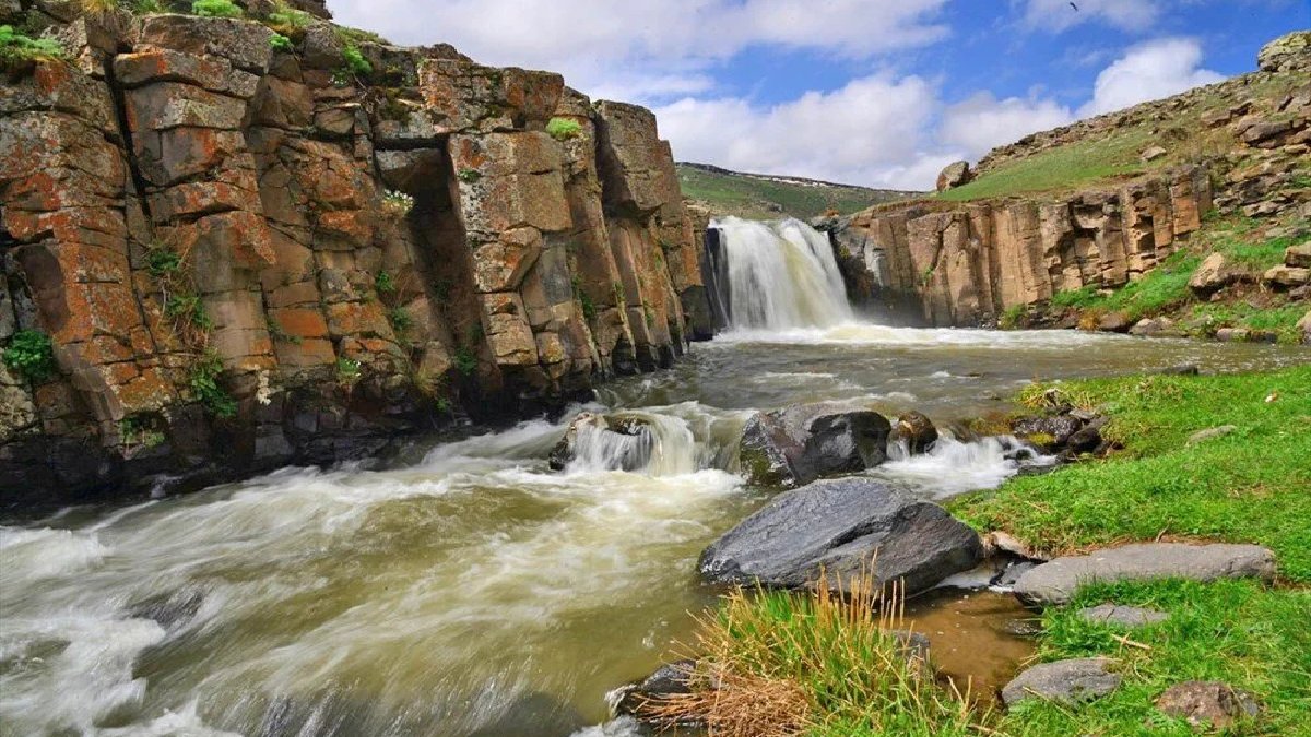 Haritalar bile es geçmiş! Güzelliği mest ediyor, kimse gerçekliğine inanmıyor! Doğu’nun yıldızı herkesi heyecanlandırıyor