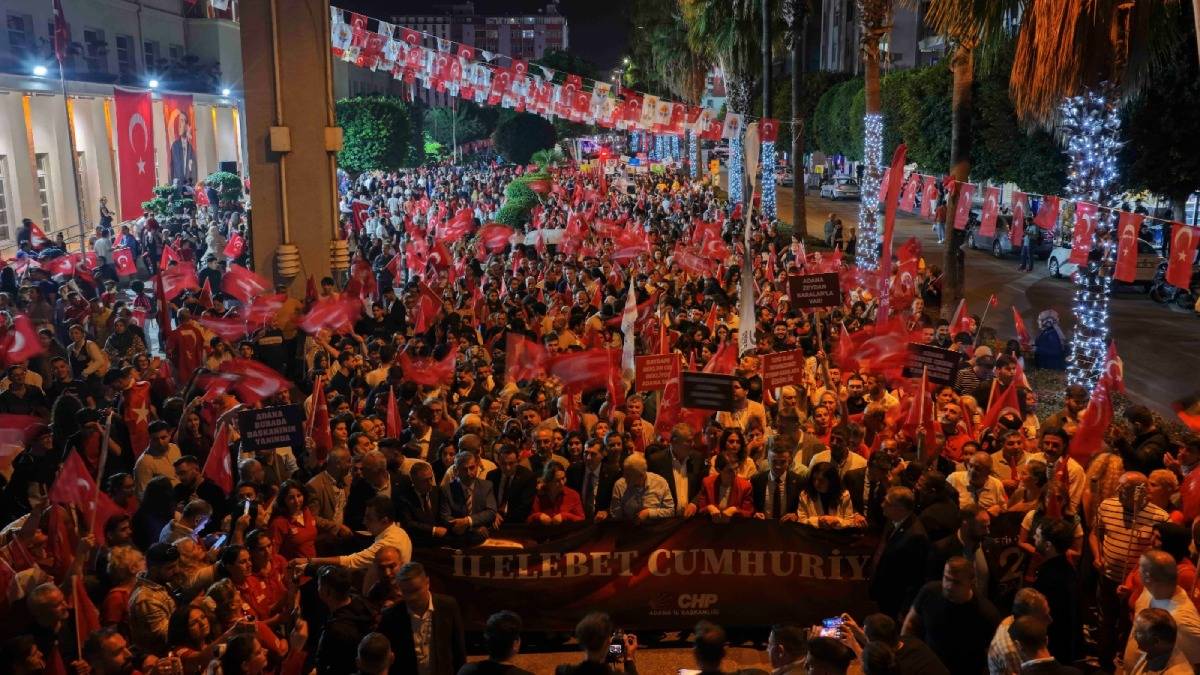 Adana’da Cumhuriyet coşkusu bulvarlara ve alanlara sığmadı