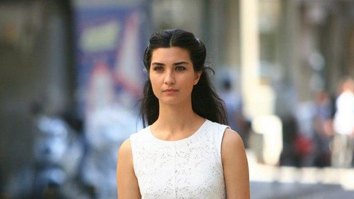 Heyecanla beklenen Sultana dizisine usta isim! Kadrosu büyüyor: Tuba Büyüküstün’lü yapıma iki yeni isim katıldı