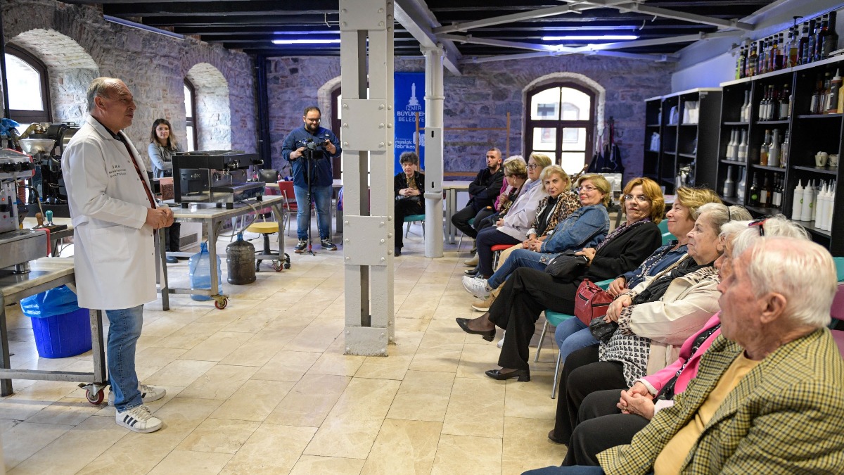 Torunlara kahve sözü: İleri yaş baristalar iş başında... Büyükşehir'in bu eğitimleri ile jenerasyon farkı kapanıyor