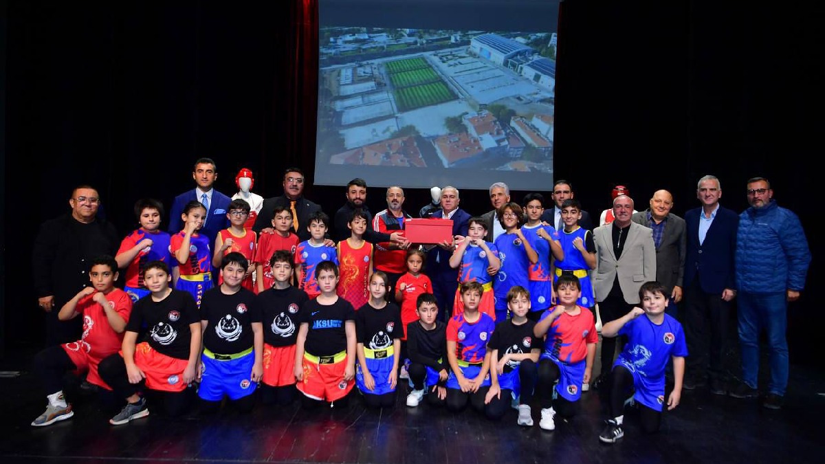 Fatih Belediyesinden amatör spor kulüplerine büyük destek