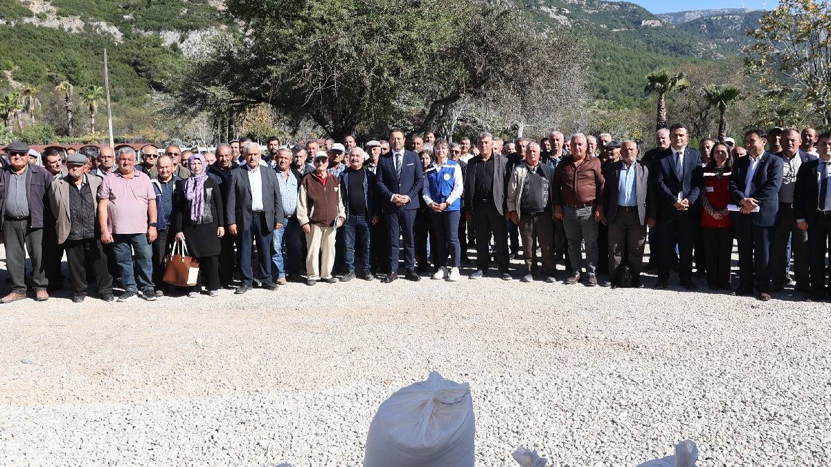 Büyükşehirden üreticilerin girdi maliyetlerini azaltacak destek: Bin 500 üreticiye toplam 330 ton yem bitkisi tohumu dağıtıldı