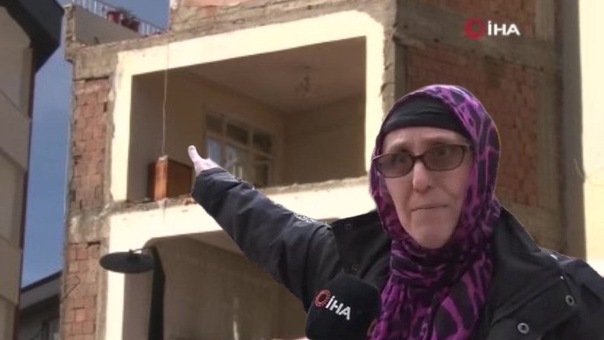 Kentsel dönüşümde akıl almaz görüntü! Yıkılan binanın bitişiğindeki evin duvarı çıkmadı