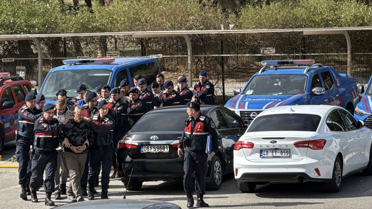 Muğla'da FETÖ’den ihraç edilen 8 kişi yurt dışına kaçarken yakalandı