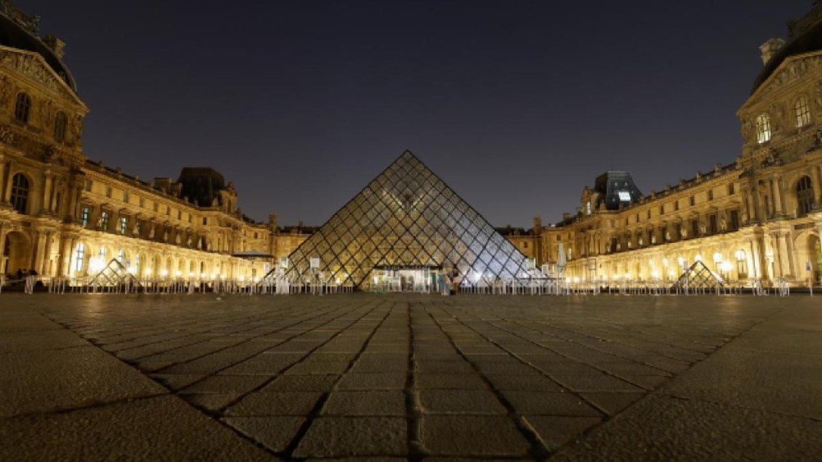 Fransa'da Louvre müzesi soygununda 3 tutuklama: 88 milyon avroluk vurgun soruşturması derinleşti