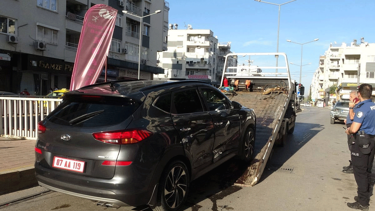 Muratpaşa Kaymakamı İhsan Kara trafik kazası geçirdi