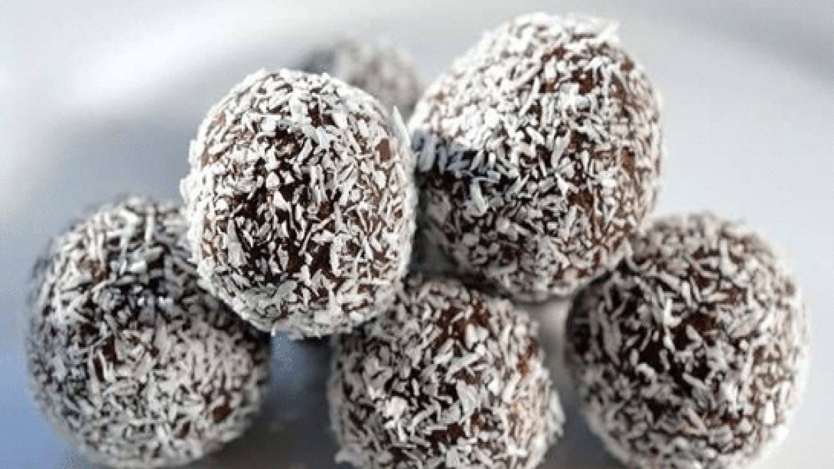 Fırınsız mucize lezzet! 10 dakikada hazırlanan pişmeyen elmalı toplar tarifi