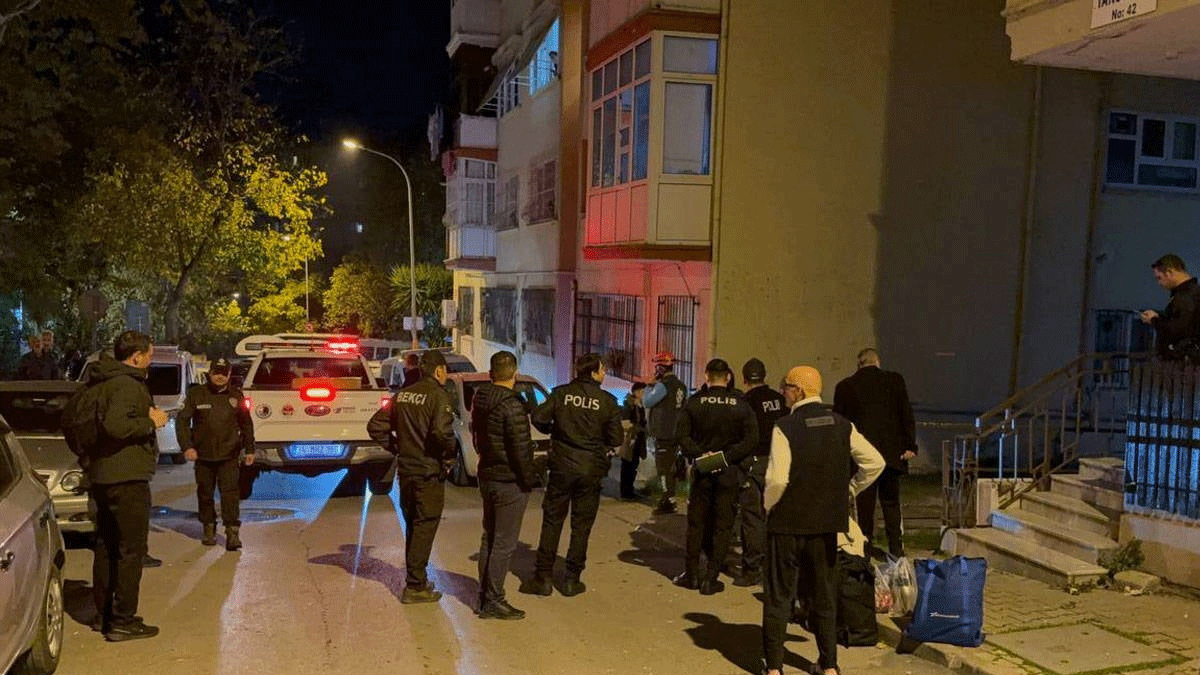 Kartal’da 4 katlı bina çatlaklar nedeniyle tahliye edildi