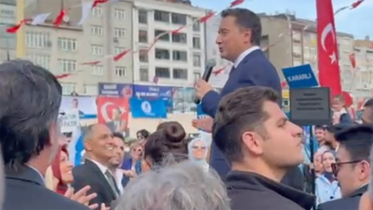 Babacan, 'Cumhurbaşkanı Ali Babacan' tezahüratlarıyla karşılandı