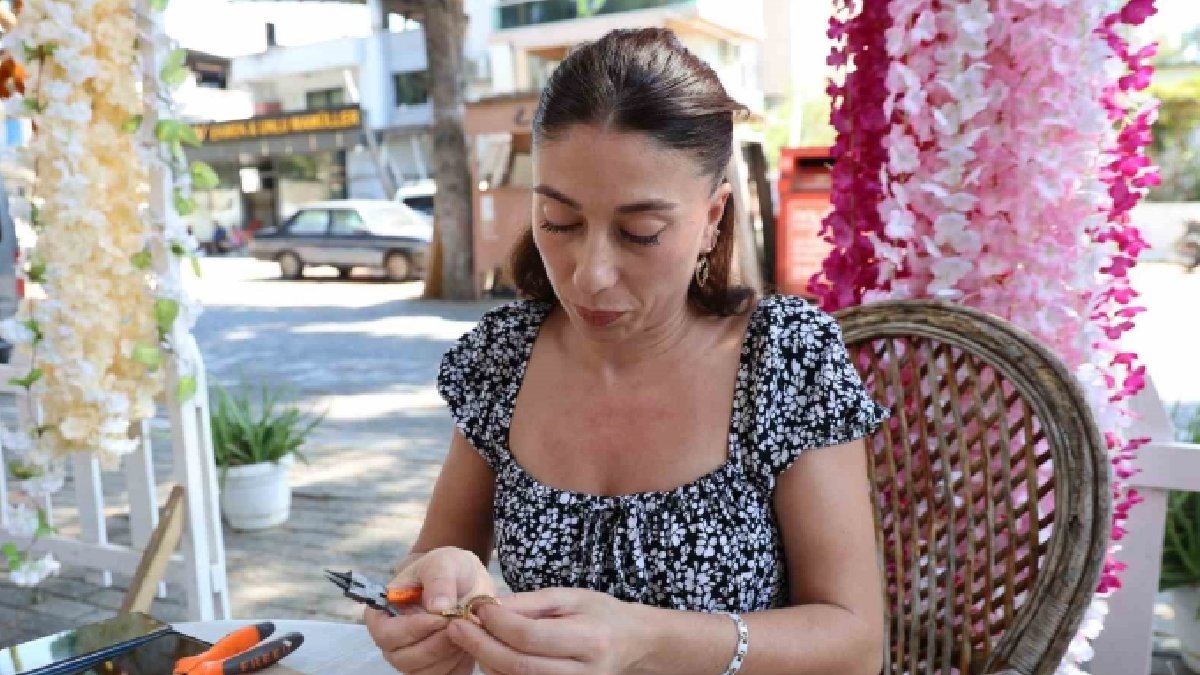 Kendi takıları için başladı, siparişlere yetişemez oldu! Çocukluk hobisini mesleğe dönüştürdü