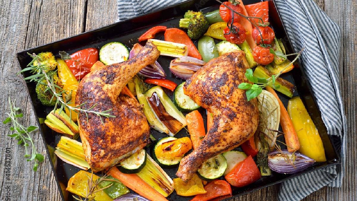 Tek tepside lezzet şöleni! Hem pratik hem lezzetli: İşte en pratiğinde fırında tavuk tarifi…