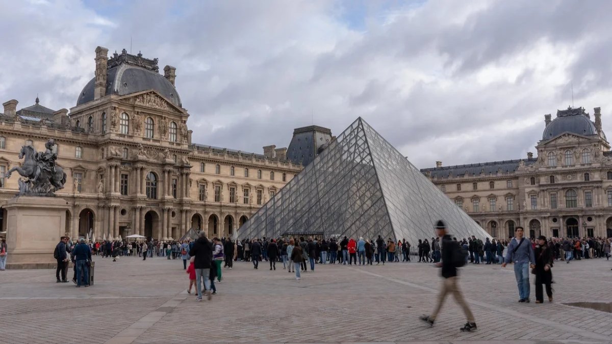 Paris Savcılığı: Louvre soygunu profesyonellerin işi değil