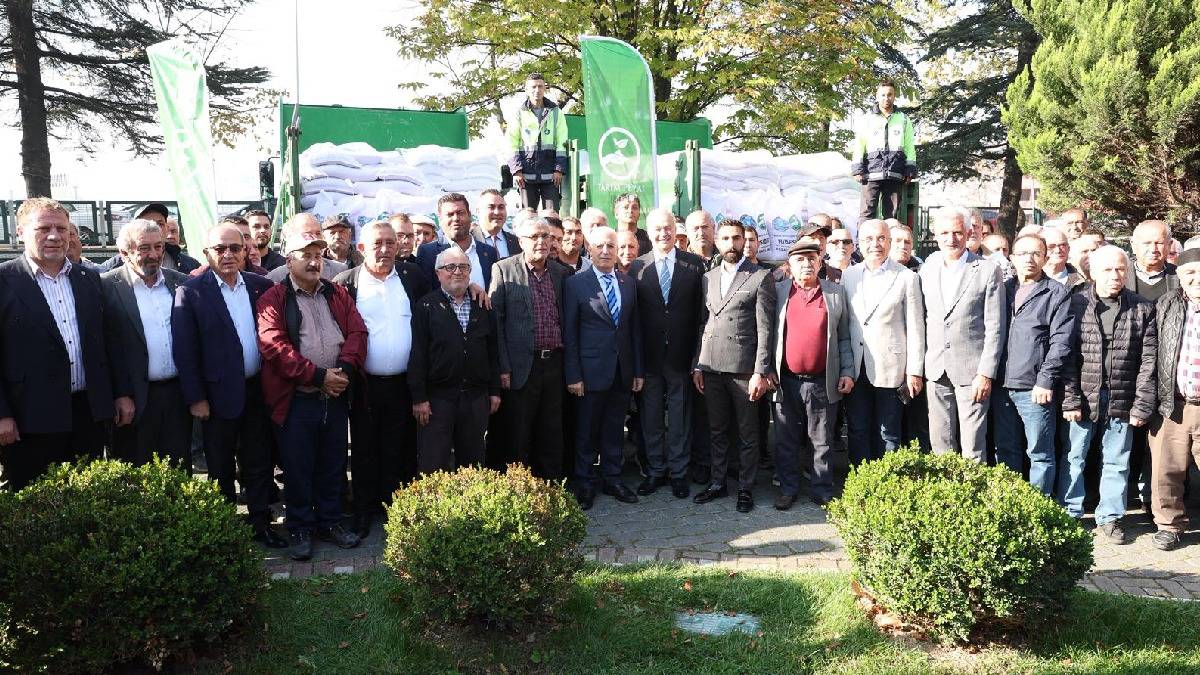 Büyükşehir'den çiftçiye yerli tohum desteği: Yaklaşık 400 üreticiye yüzde 100 hibeyle dağıtıldı