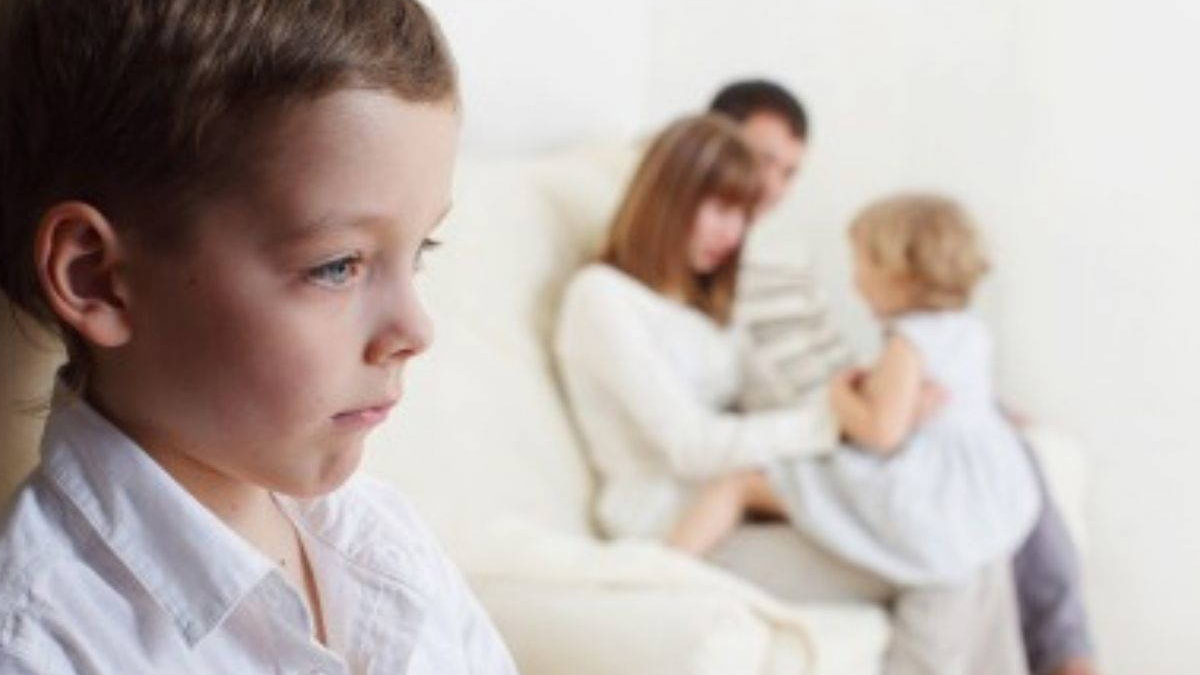 Ebeveynlerin farkında olmadan yaptığı hata: Çocuklar arasında görünmez ayrım