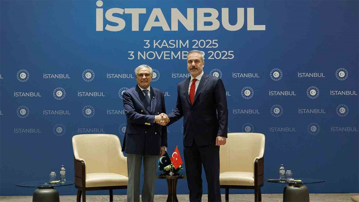 Bakan Fidan Pakistanlı mevkidaşı ile bir araya geldi