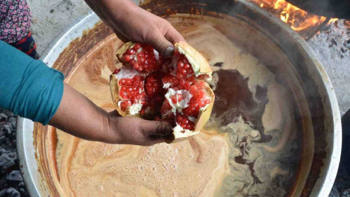 Geleneksel yöntemle nar ekşisi üretimi sürüyor! Önce eziliyor, sonra kaynatılıyor: Katkısız, doğal üretim yapılıyor