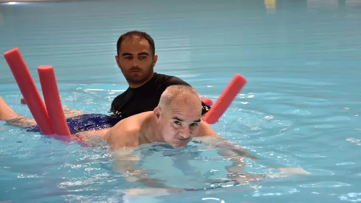 Yürüme yeteneğini kaybetti şifayı İzmir’de buldu! Özel tedaviyle artık o da yürüyor