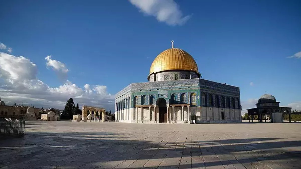 Yahudi yerleşimcilerden Mescid-i Aksa avlusuna baskın