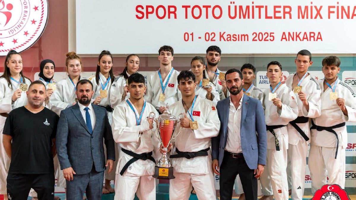 İzmir’in judocuları yenilgisiz şampiyon