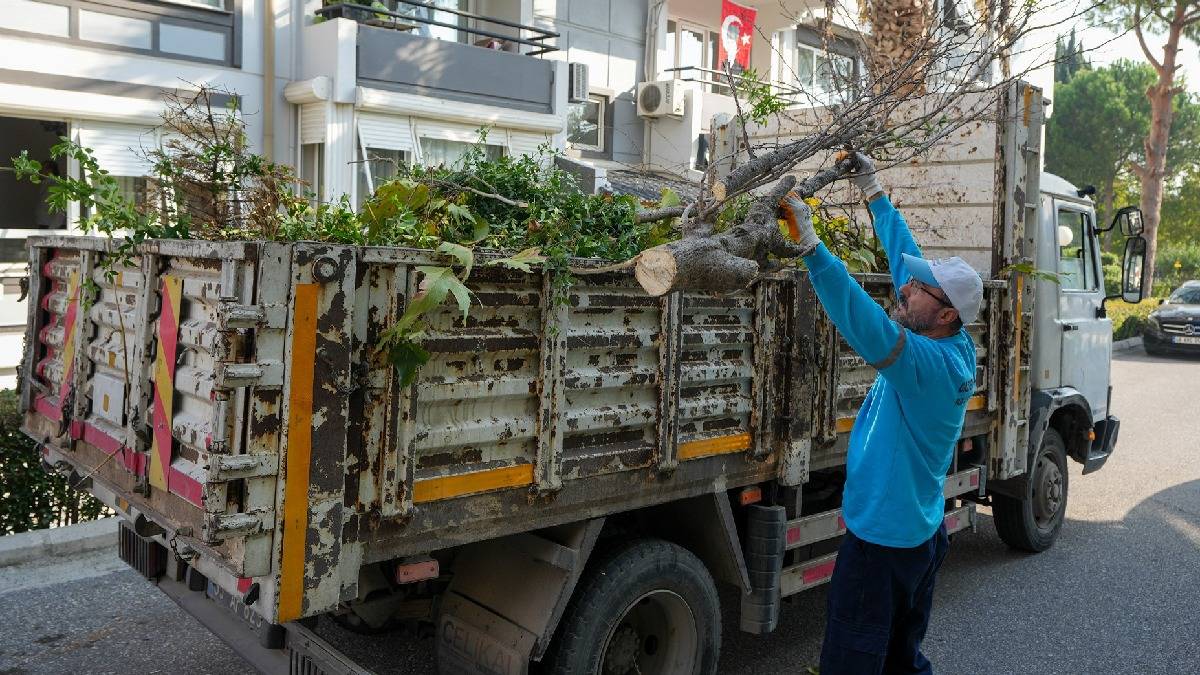 Gaziemir Belediyesi bahçe atıklarını randevulu sistemle topluyor