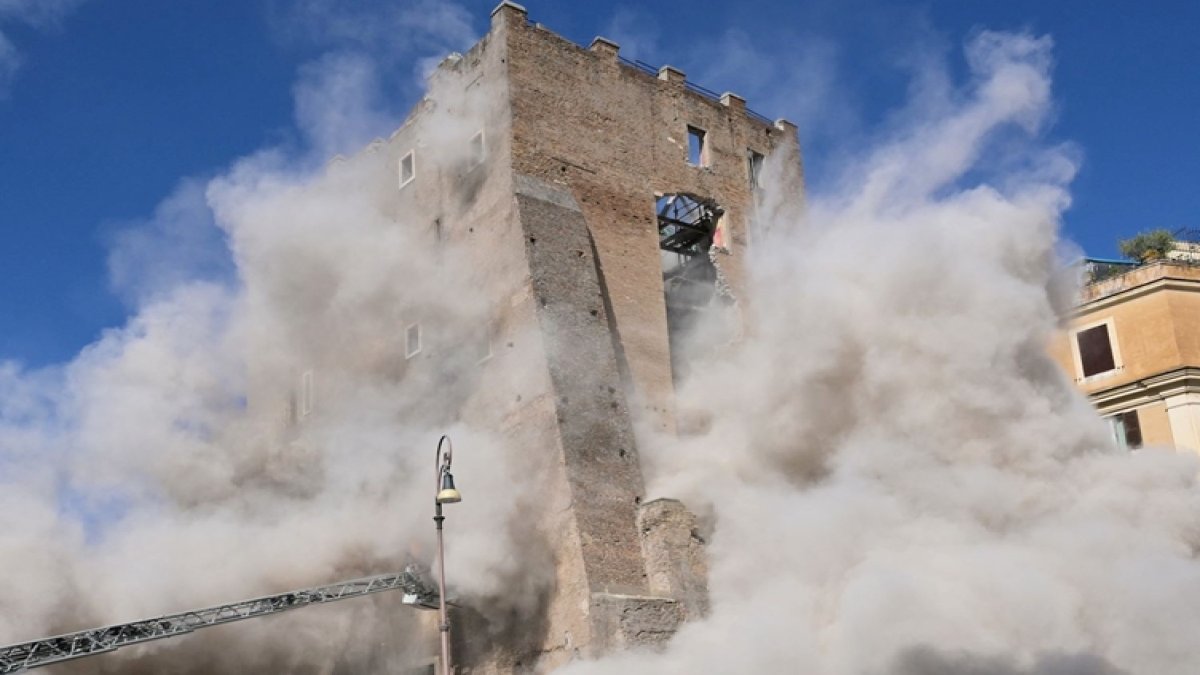 Orta Çağ’dan kalma yapı bir anda çöktü! Roma'daki tarihi kulede çökme meydana geldi: Dehşet anlarında 4 işçi yaralandı