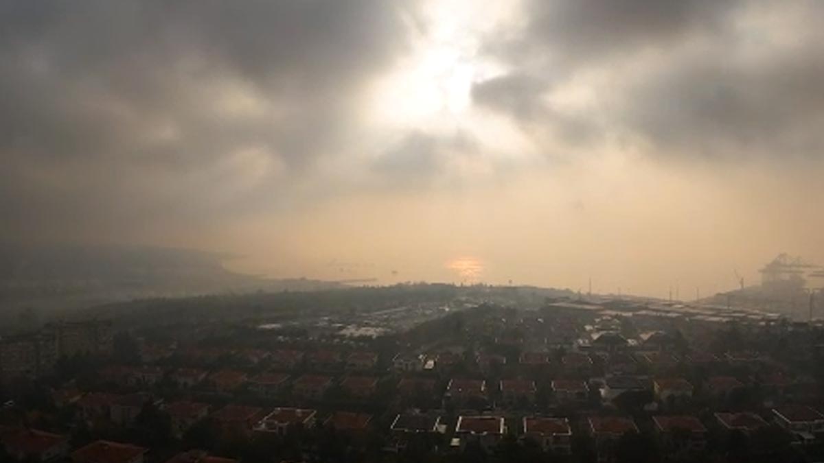 İstanbul'da gün doğumunda kartpostallık sis manzarası