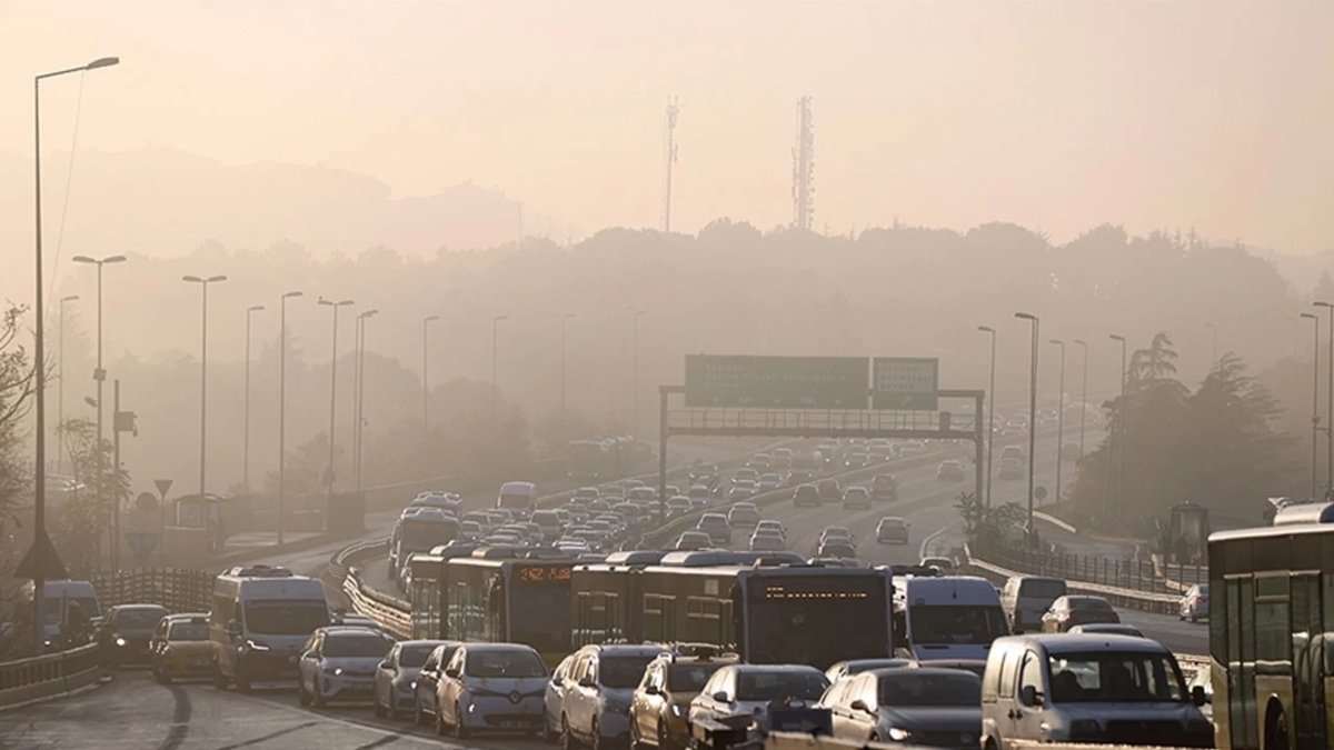 İstanbul’da sabah trafiğini sis vurdu: Yoğunluk yüzde 71