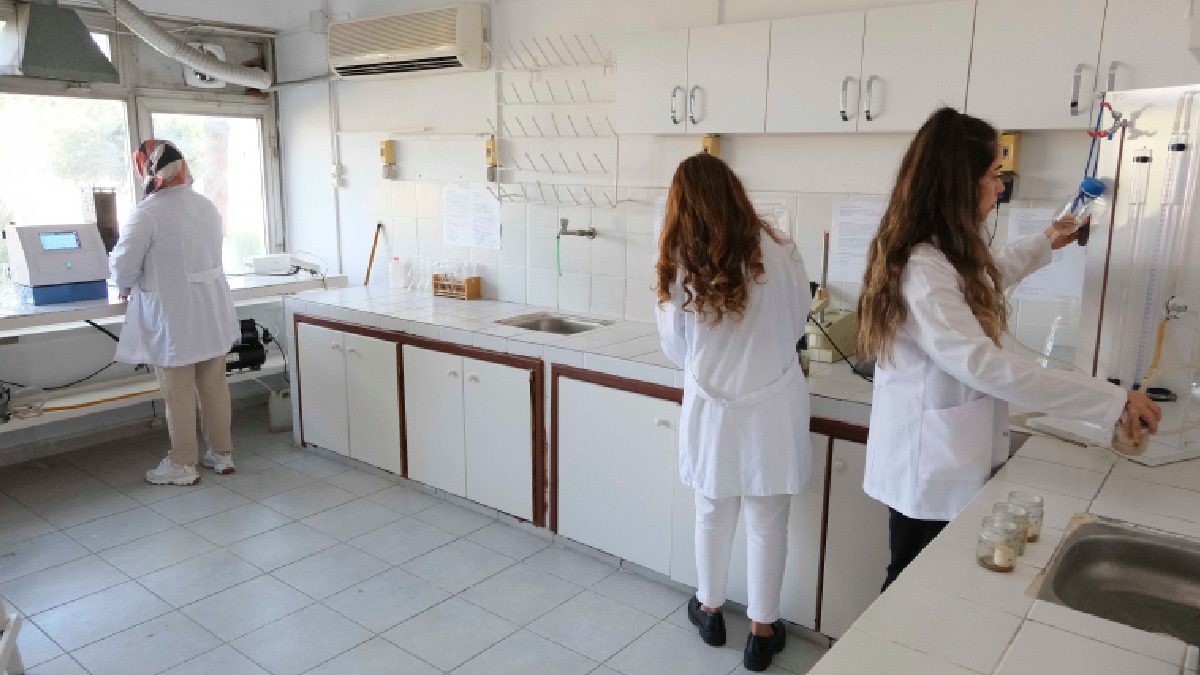 Büyükşehir’den üretime tam destek: Toprak ve Su Analizi Laboratuvarı üreticinin hizmetinde...