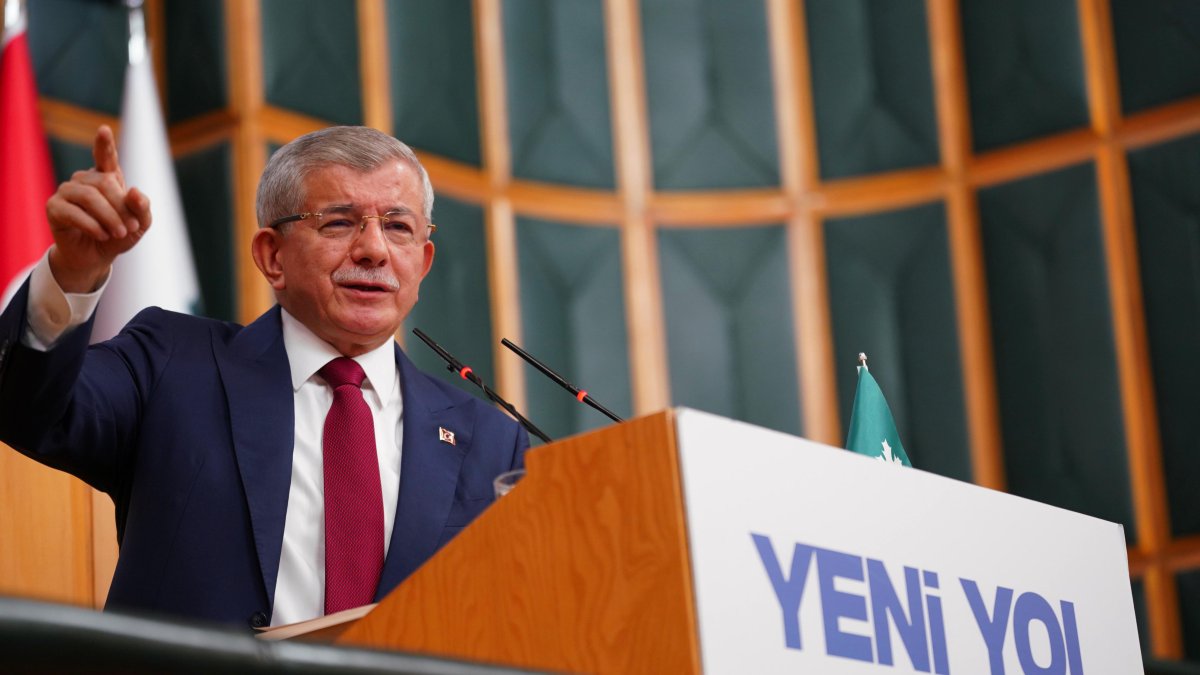 Davutoğlu’ndan “beş devrim” çağrısı: Siyasetin arınması şart