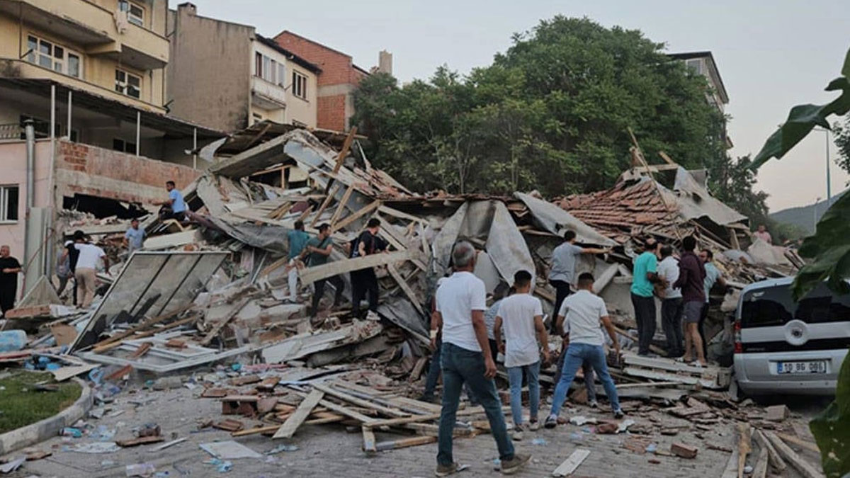 Sındırgı, art arda gelen depremler sonrası "afet bölgesi" ilan edildi