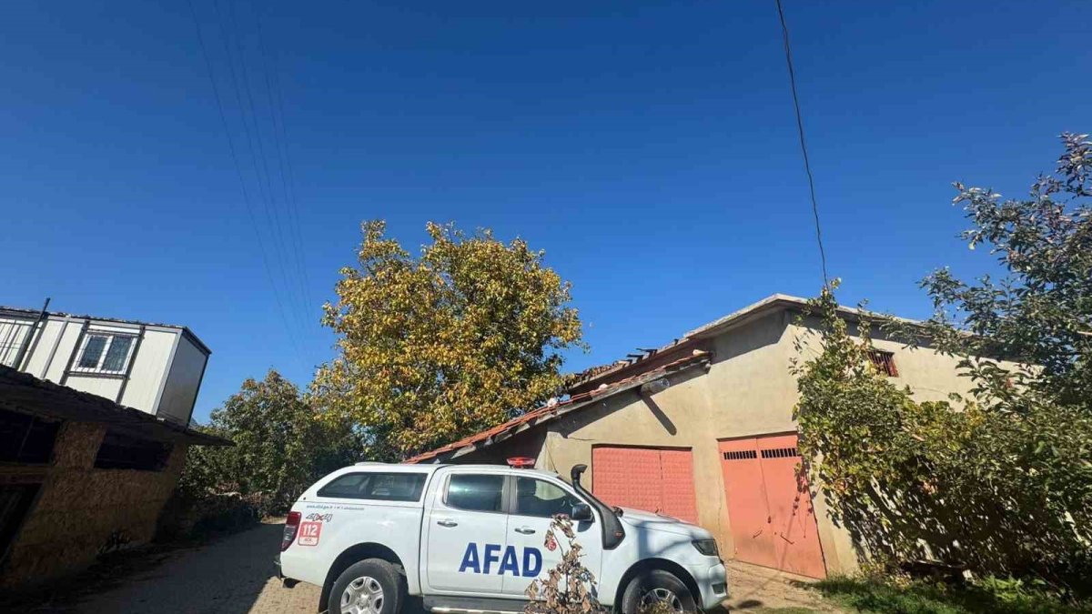 Isparta'da elma bahçesinde tehlike çanları! Obruklar oluştu, ev duvarları çatladı