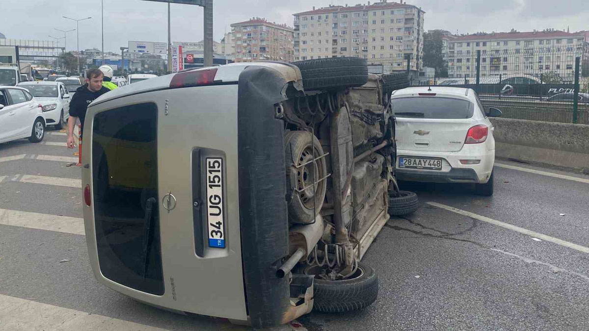 Faciadan son anda dönüldü... Avrasya Tüneli girişinde 3 araç birbirine girdi
