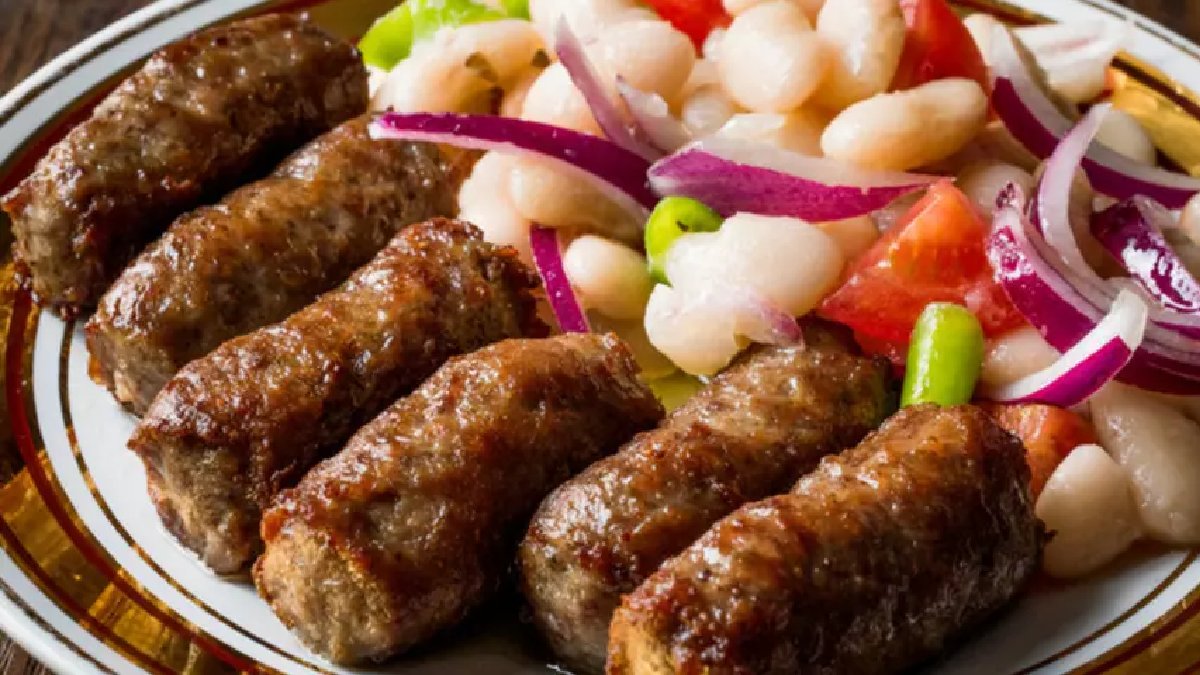 Bursa’ya giden yemeden gelmiyor! En lezzetlisi evinizde pişecek: Orijinal İnegöl köftesi tarifi…
