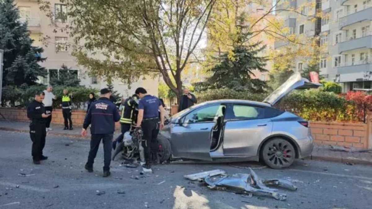 Tesla ile hız denemesi faciayla bitti: Araç perte çıktı