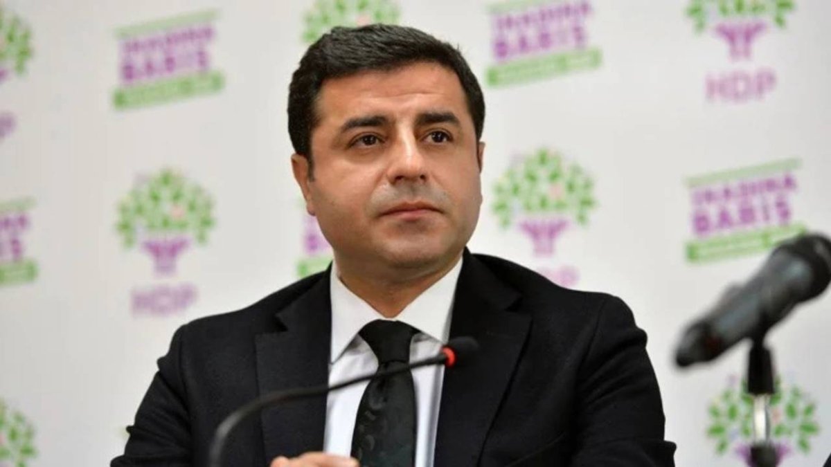 Tahliyesi beklenen Demirtaş’a verilen cezaya 14 barodan tepki