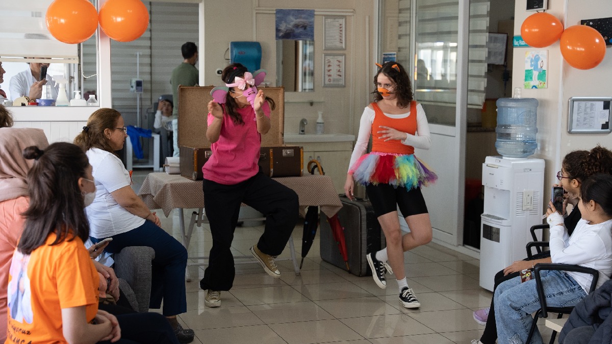 İzmir Şehir Tiyatroları’nın “Sanat İyileştirir” projesi sürüyor