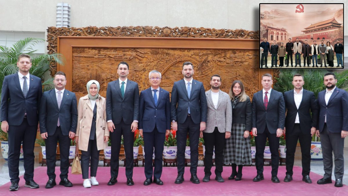 Çin ziyaretine tepki yağıyor: AK Partili gençler Çin’e gitti, Doğu Türkistan hariç her yeri görüp döndüler