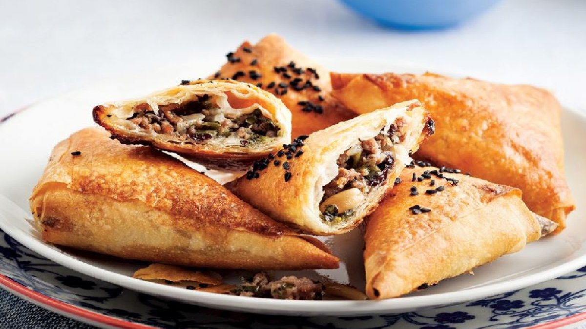 Kahvaltılara çok yakışıyor, dışı çıtır çıtır oluyor! Anadolu mutfağının pratik lezzeti: Muska tarifi…