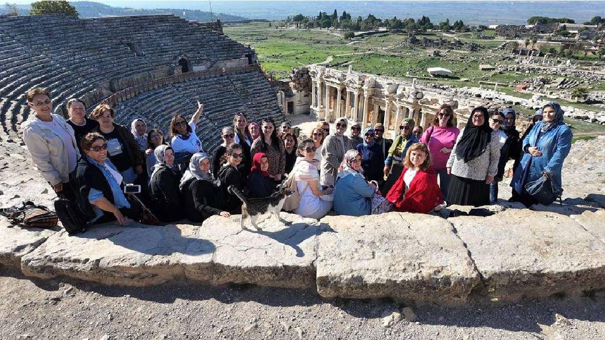 Merkezefendili kadınlar Pamukkale ve Kaklık Mağarası’nı geziyor