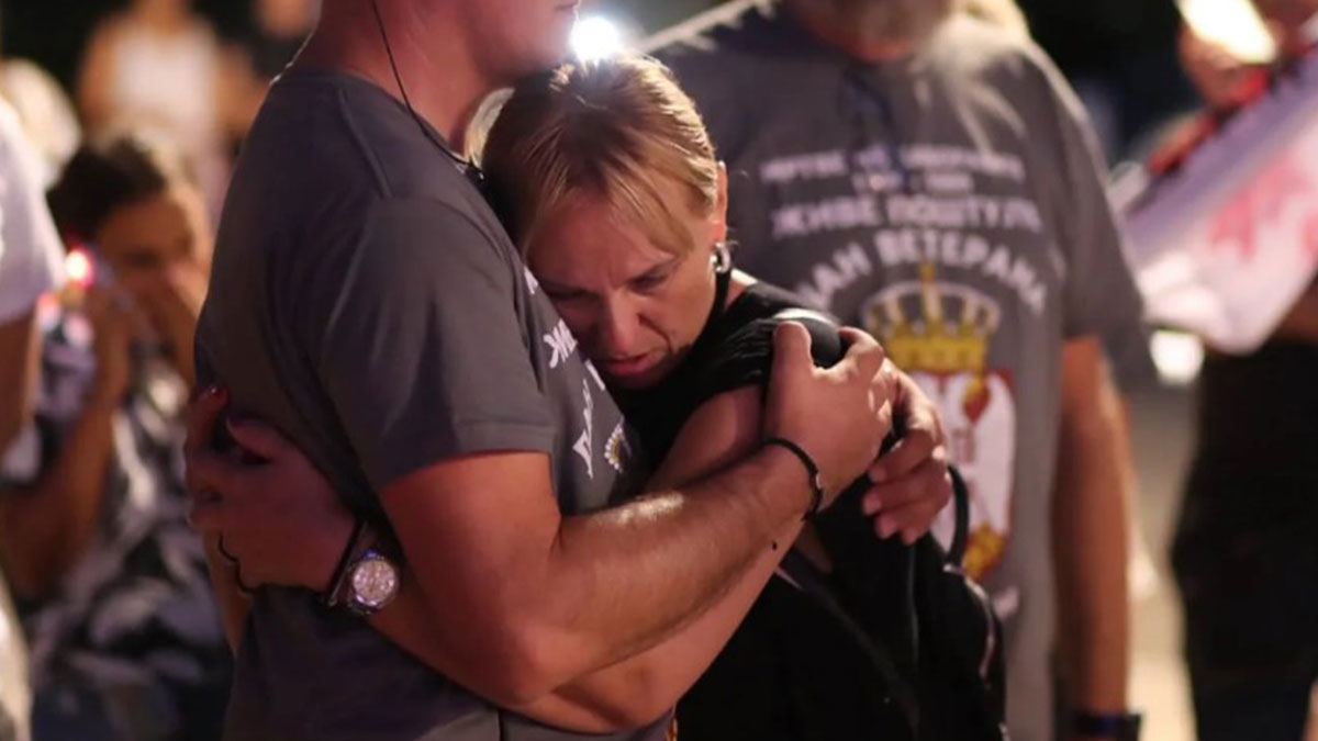 Sırbistan istasyon faciası: Öğrencilerden açlık grevindeki anneye destek