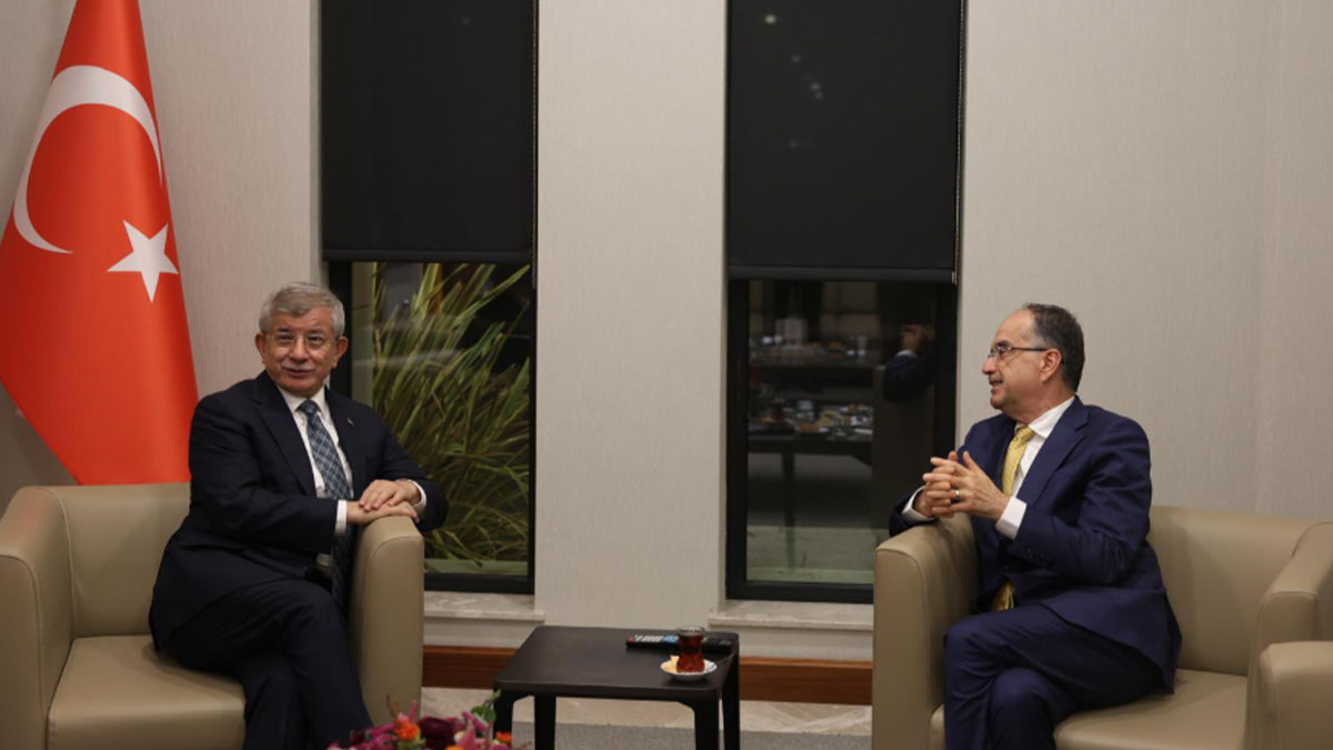 Ahmet Davutoğlu, Arnavutluk Cumhurbaşkanı Begaj ile görüştü