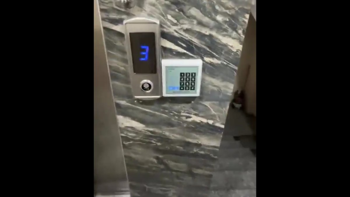 Sipariş götüren kurye öfke püskürdü! Asansörde şifre var: "İkinci sınıf insan muamelesi görüyoruz"