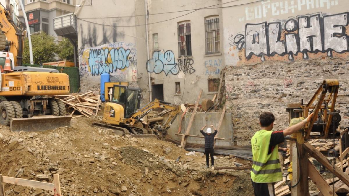 Beyoğlu’ndaki yeşil alan otel inşaatına açıldı: Müteahhit Ciner’in eski şirketi çıktı
