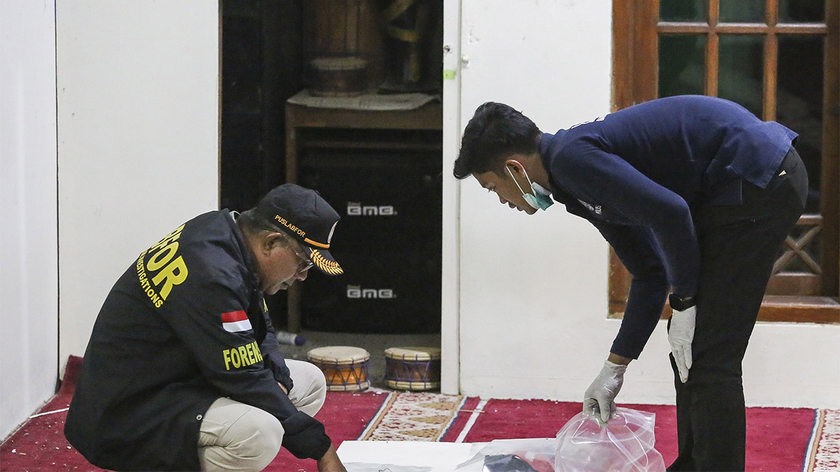 Endonezya'da cuma namazı sırasında patlama: Çok sayıda yaralı var