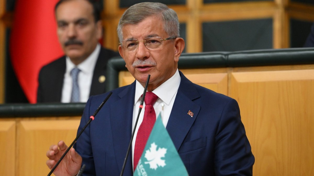 Davutoğlu’ndan mülakat tepkisi: Ehliyetin yerine nepotizmi koyarsanız, devlet düzeni çöker