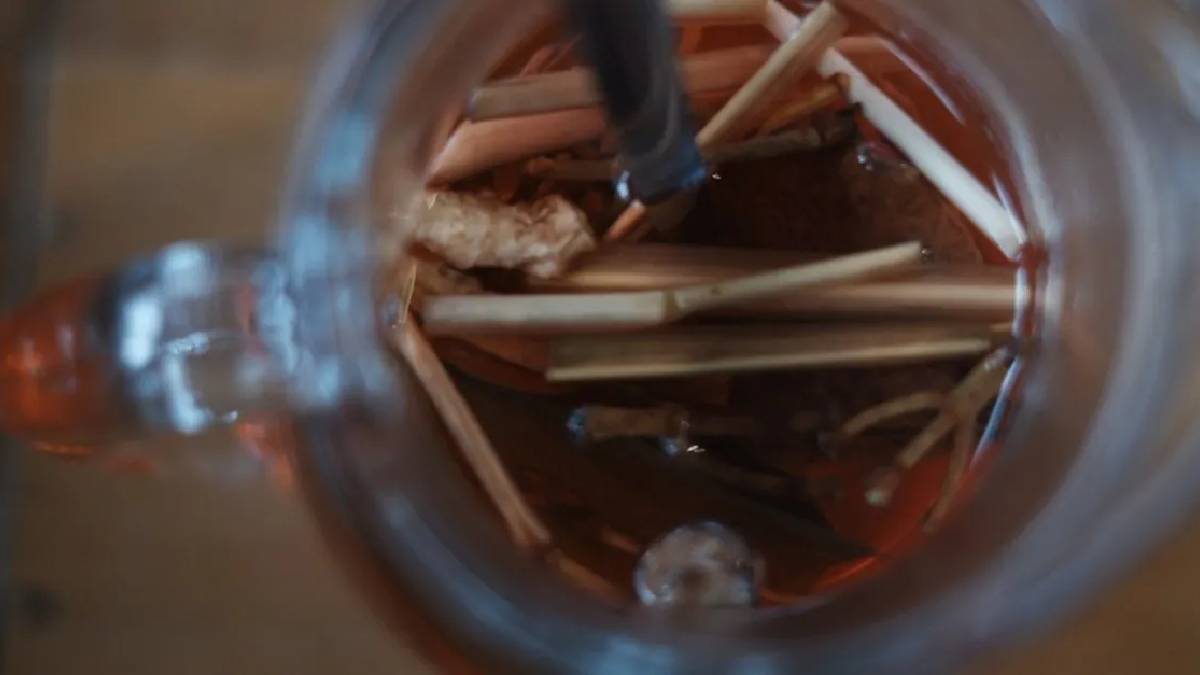 Doğal yağ yakıcı su tarifi! Zayıflamak hiç bu kadar kolay olmadı: Suya bir tutam eklemek yetiyor!