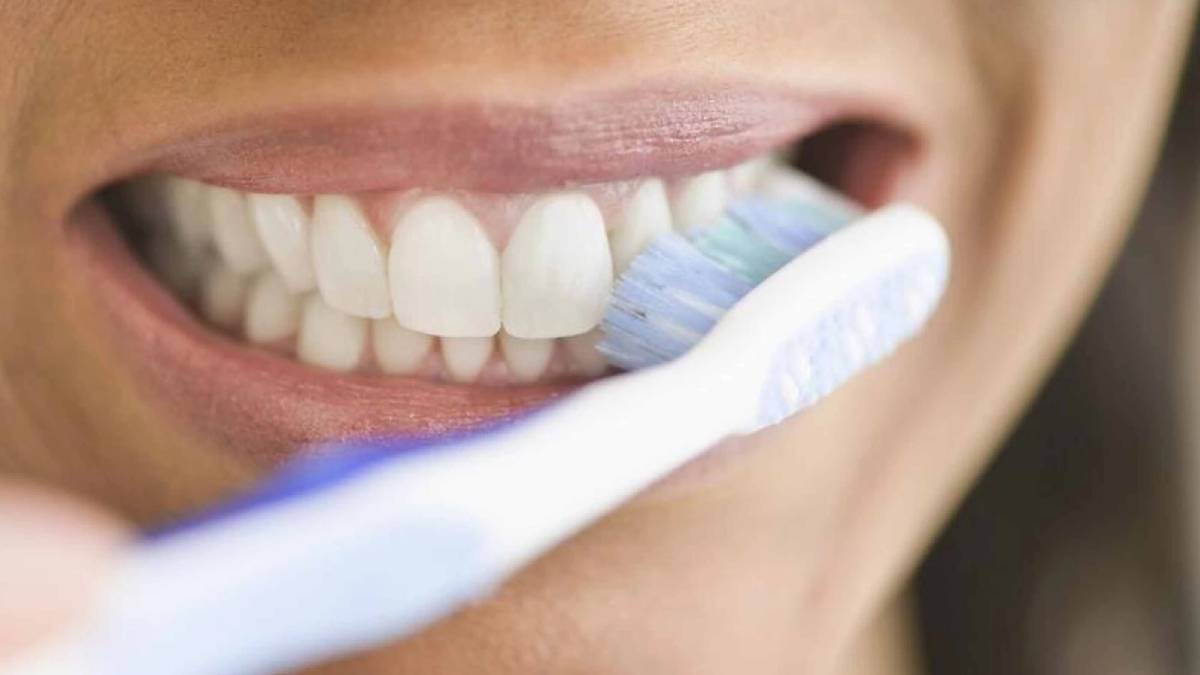 Diş sağlığında dikkat edilmesi gereken 4 kritik adım: Bir kez iyice fırçalamak, iki kez hızlı fırçalamaktan iyidir