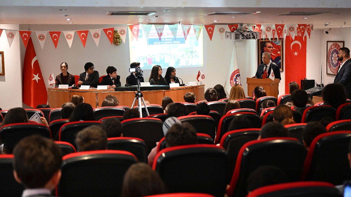 Mansur Yavaş Çocuk Meclisi’nin 30. dönem mazbata törenine katıldı