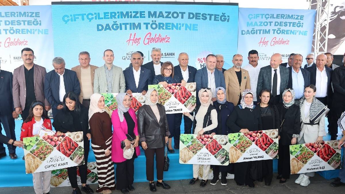 Büyükşehirden Türkiye’ye örnek proje: Başkan Şahin Nizipli çiftçilerle yüzde yüz hibeli mazot desteği için bir araya geldi