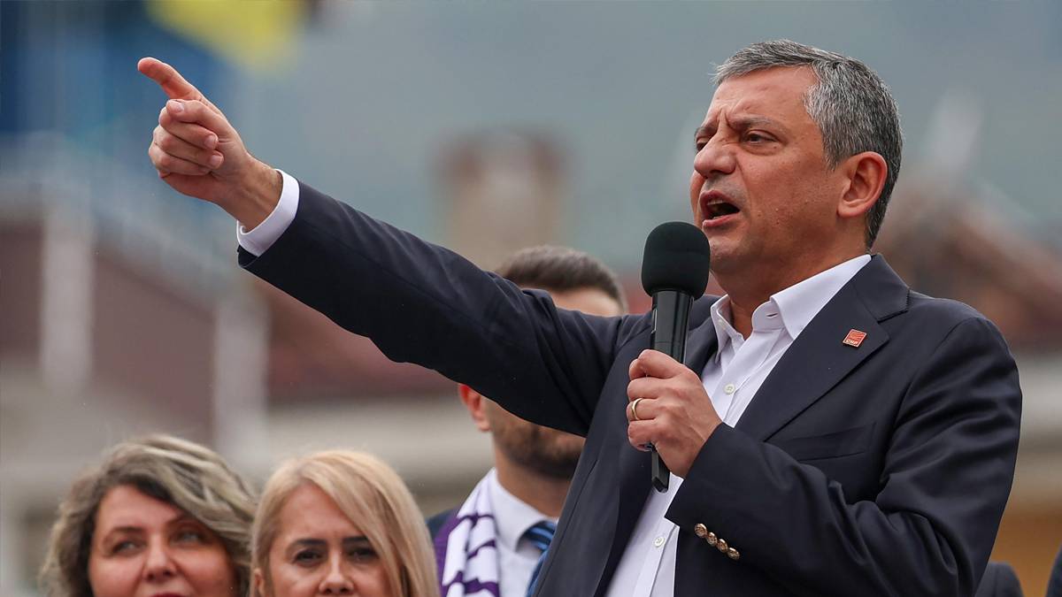 Özel dün gittiği cuma namazındaki hutbeyi övdü: Bu diyanet başkanını eskisinden ayırırım